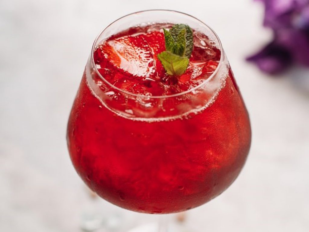 Ginebra con fresas, la mejor combinación para sorprender VONES Gin Blog